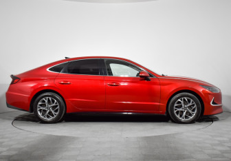 Подержанный автомобиль Hyundai Sonata 2020 года (4 фото)