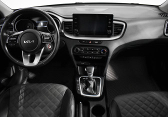 Подержанный автомобиль Kia Ceed Wagon 2022 года (15 фото)