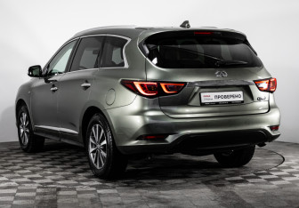 Подержанный автомобиль Infiniti QX60 2016 года (9 фото)