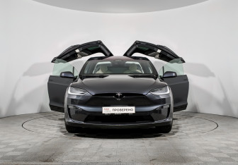 Подержанный автомобиль Tesla Model X 2023 года (9 фото)