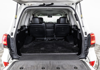 Подержанный автомобиль Toyota Land Cruiser Suv 2014 года (28 фото)