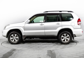 Подержанный автомобиль Toyota Land Cruiser Prado 2008 года (8 фото)