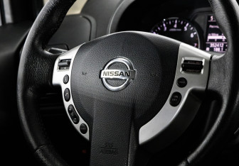 Подержанный автомобиль Nissan X-Trail 2013 года (12 фото)