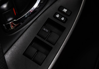 Подержанный автомобиль Toyota RAV4 2010 года (11 фото)