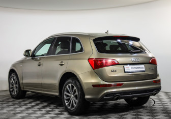 Подержанный автомобиль Audi Q5 2009 года (7 фото)