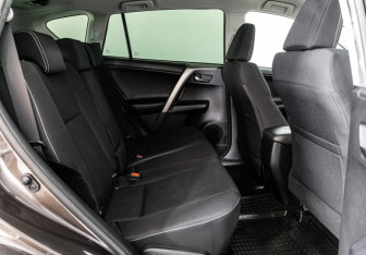 Подержанный автомобиль Toyota RAV4 2019 года (18 фото)