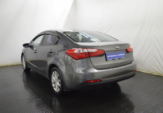 Подержанный автомобиль Kia Cerato Sedan 2013 года (7 фото)