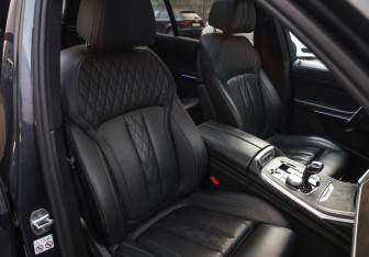 Подержанный автомобиль BMW X7 2019 года (29 фото)