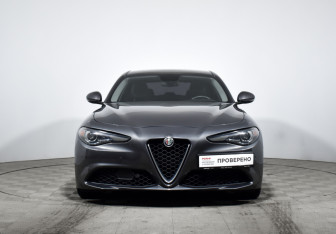Подержанный автомобиль Alfa Romeo Giulia 2018 года (2 фото)