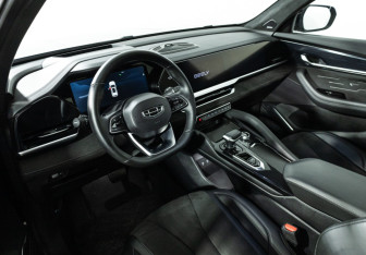 Подержанный автомобиль Geely Monjaro 2024 года (11 фото)