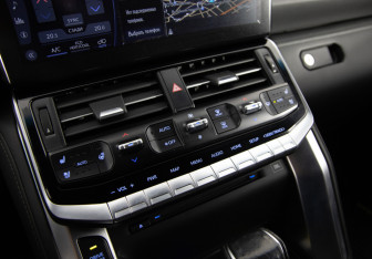 Подержанный автомобиль Toyota Land Cruiser Suv 2021 года (18 фото)