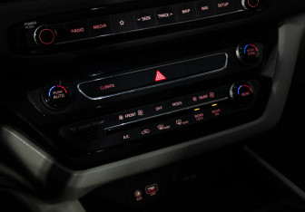 Подержанный автомобиль Kia Carnival 2018 года (19 фото)
