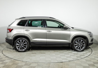Подержанный автомобиль Skoda Karoq 2020 года (4 фото)