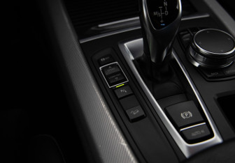 Подержанный автомобиль BMW X5 2017 года (16 фото)
