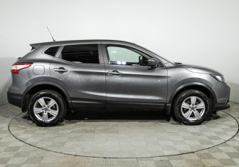 Подержанный автомобиль Nissan Qashqai 2016 года (4 фото)