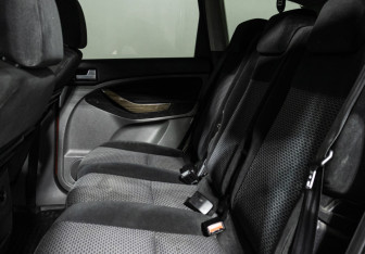 Подержанный автомобиль Ford C-MAX 2008 года (10 фото)