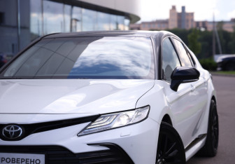 Подержанный автомобиль Toyota Camry Sedan 2021 года (2 фото)