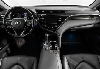 Подержанный автомобиль Toyota Camry Sedan 2019 года (16 фото)