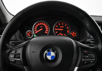 Подержанный автомобиль BMW X3 2016 года (17 фото)