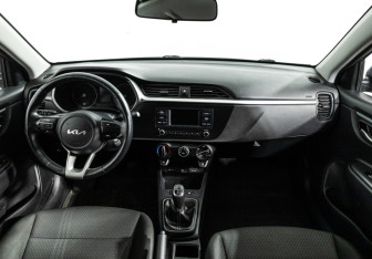 Подержанный автомобиль Kia Rio Hatchback 2021 года (13 фото)