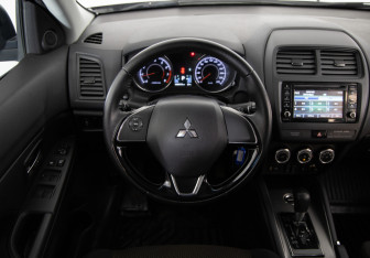 Подержанный автомобиль Mitsubishi ASX 2019 года (10 фото)