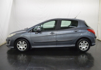 Подержанный автомобиль Peugeot 308 Hatchback 2010 года (8 фото)
