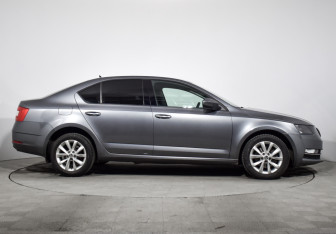 Подержанный автомобиль Skoda Octavia Liftback 2017 года (4 фото)