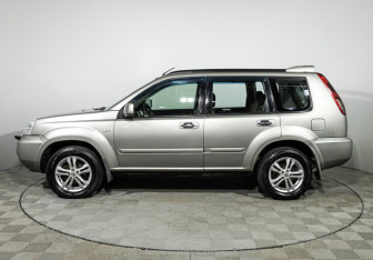 Подержанный автомобиль Nissan X-Trail 2005 года (8 фото)