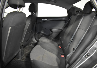 Подержанный автомобиль Hyundai Solaris Sedan 2011 года (12 фото)