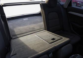 Подержанный автомобиль Audi Q3 2012 года (25 фото)