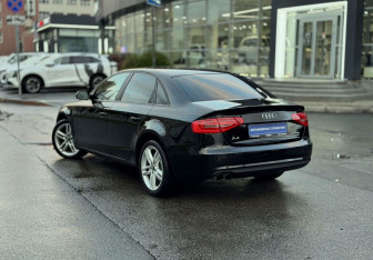 Подержанный автомобиль Audi A4 Sedan 2015 года (6 фото)