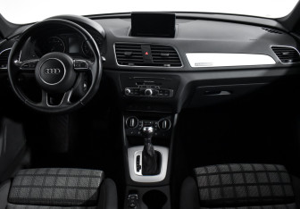Подержанный автомобиль Audi Q3 2015 года (14 фото)