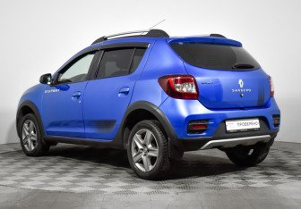 Подержанный автомобиль Renault Sandero 2018 года (7 фото)