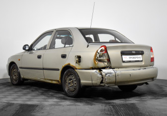 Подержанный автомобиль Hyundai Accent Sedan 2008 года (7 фото)