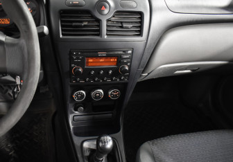 Подержанный автомобиль Nissan Almera Classic 2011 года (17 фото)