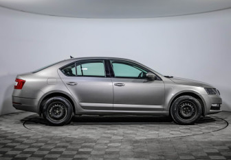 Подержанный автомобиль Skoda Octavia Liftback 2018 года (4 фото)