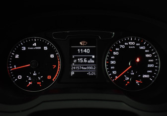 Подержанный автомобиль Audi Q3 2015 года (19 фото)