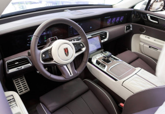Новый Hongqi E-HS9 2022 (15 фото)