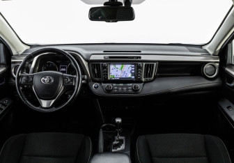 Подержанный автомобиль Toyota RAV4 2018 года (10 фото)