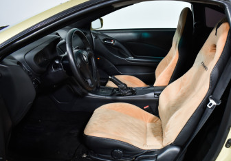 Подержанный автомобиль Toyota Celica Liftback 2002 года (10 фото)