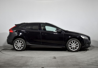 Подержанный автомобиль Volvo V40 Cross Country 2017 года (4 фото)