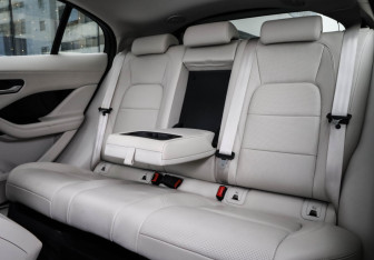 Подержанный автомобиль Jaguar I-Pace 2021 года (32 фото)