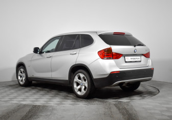 Подержанный автомобиль BMW X1 2010 года (7 фото)