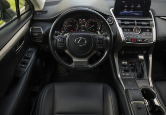 Подержанный автомобиль Lexus NX 2021 года (12 фото)