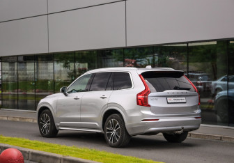 Подержанный автомобиль Volvo XC90 2021 года (8 фото)