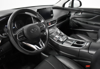 Подержанный автомобиль Hyundai Santa Fe 2022 года (9 фото)