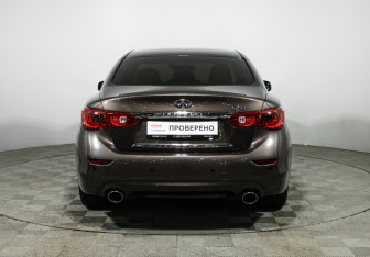 Подержанный автомобиль Infiniti Q50 2016 года (6 фото)