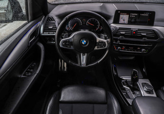 Подержанный автомобиль BMW X3 2018 года (11 фото)