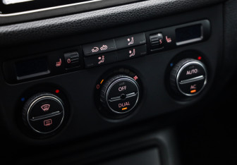 Подержанный автомобиль Volkswagen Tiguan 2008 года (15 фото)