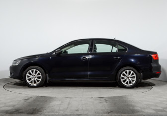Подержанный автомобиль Volkswagen Jetta Sedan 2013 года (8 фото)